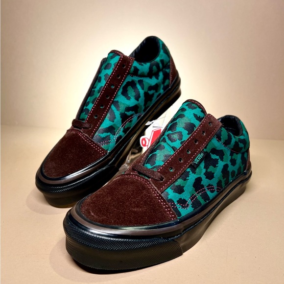 靴 VANS VAULT OLD SKOOL STRAY RATS 27.5 Stray Rats x Vans Vault Old Skool No Stripe & Era | Hypebeast